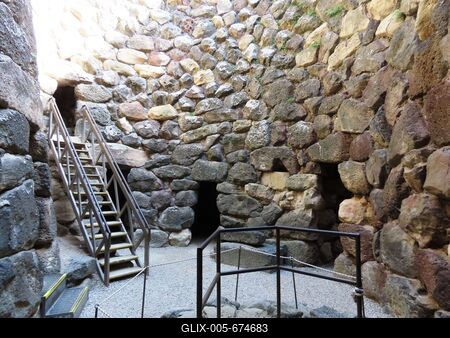 Nuragh people's fortress from 1500 BV - Barumini - Sardinia - Italy-stock-foto