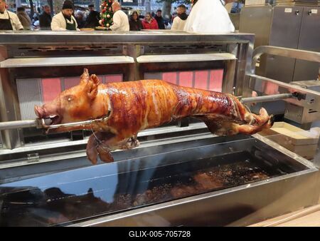 Piglet on a spit - Winter fair - Budapest - Tradition-stock-foto