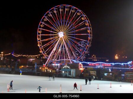 Budapest - City Park skating rink with an illuminated Ferris wheel-stock-foto