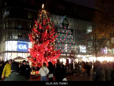 Budapest - Christmas atmosphere in Downrown - Festive lights-stock-foto