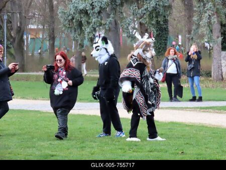 People wearing cheerful animal figure masks at the Vivicittá event on Margaret Island - Budapest-stock-foto