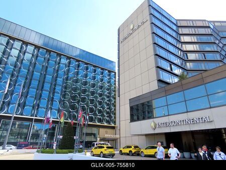 Budapest - The Intercontinental Hotel and Sofistiq Casino on Eötvös Square-stock-foto
