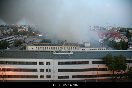 Használaton kívüli épület gyulladt ki Budapesten-stock-foto