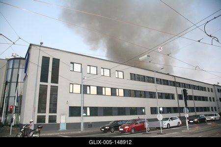 Használaton kívüli épület gyulladt ki Budapesten-stock-foto