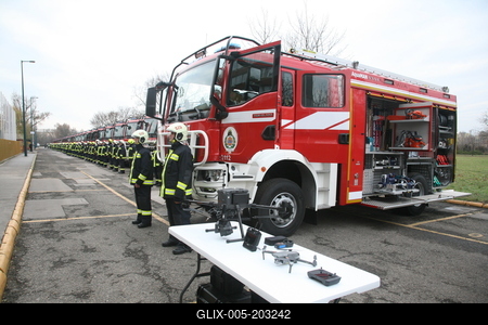 Tűzoltó gépjárművek és eszközök átadása Budpesten-stock-foto