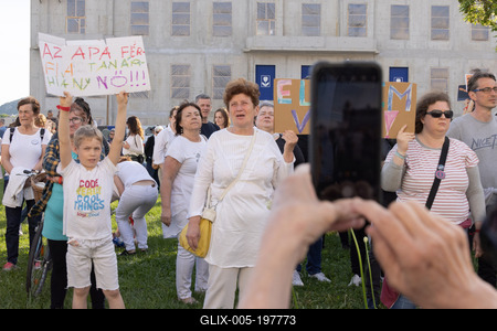 Hungarian mothers protest in Budapest-stock-foto