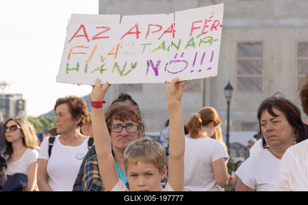 Hungarian mothers protest in Budapest-stock-foto