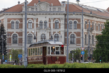 Historic tram in Budapest-stock-foto