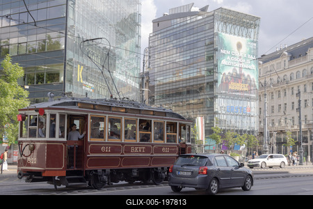 Historic tram in Budapest-stock-foto