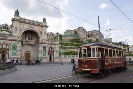 Historic tram in Budapest-stock-foto