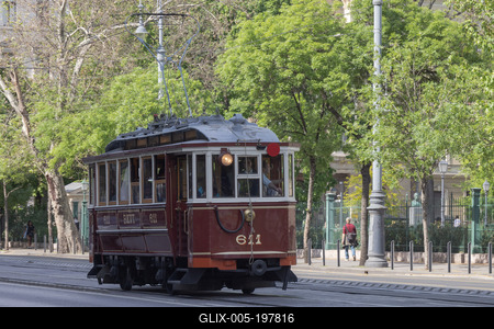Historic tram in Budapest-stock-foto