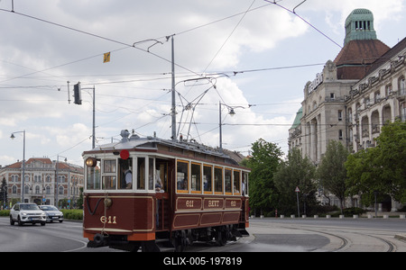 Historic tram in Budapest-stock-foto