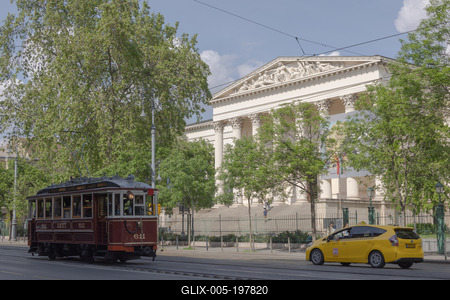 Historic tram in Budapest-stock-foto