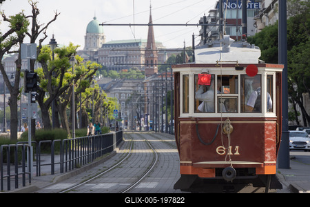 Historic tram in Budapest-stock-foto