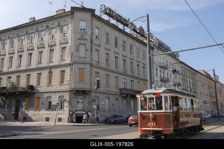Historic tram in Budapest-stock-foto