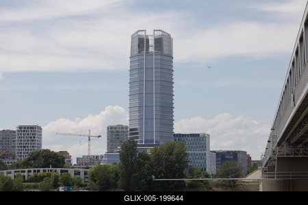 MOL Campus Tower in Budapest-stock-foto