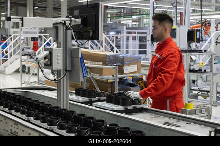 PPE engine production starts in Gyor Audi factory-stock-foto