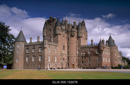 Glamis Castle, childhood home of the late Queen Elizabeth the Queen Mother, Glamis, Angus, Scotland, United Kingdom, Europe-stock-foto