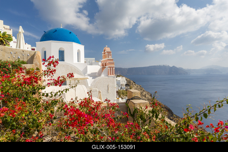 View of blue domed church and sea in Oia village, Santorini, Aegean Island, Cyclades Island, Greek Islands, Greece, Europe-stock-foto