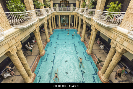 People bathing in Gellert Thermal Baths, Budapest, Hungary, Europe-stock-foto