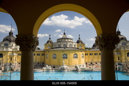 The Szechenyi Baths on a summer day in Budapest, Hungary, Europe-stock-foto