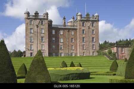 The Topiary Garden, overlooking the Nith Valley, at the 17th century Renaissance Palace (The Pink Palace), built by the 1st Duke of Queensberry, Dumfries and Galloway, Scotland, United Kingdom, Europe-stock-foto