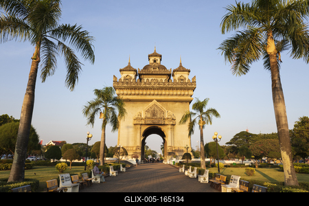 Patuxai Victory Monument (Vientiane Arc de Triomphe), Vientiane, Laos, Southeast Asia-stock-foto