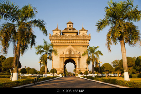Patuxai, (Victory Gate), a replica of Arc de Triomphe, Vientiane, Laos, Indochina, Southeast Asia, Asia-stock-foto