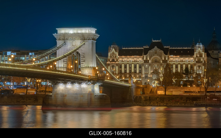 Chain bridge in Budapest, Hungary-stock-foto