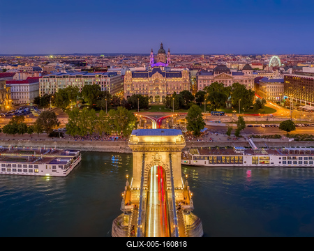 Chain bridge in Budapest, Hungary-stock-foto