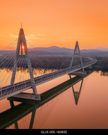Megyeri bridge with Danube river, Budapest, Hungary-stock-foto