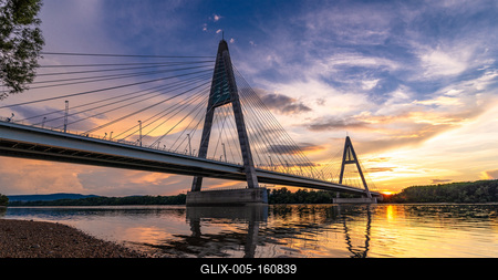 Megyeri bridge with Danube river, Budapest, Hungary-stock-foto