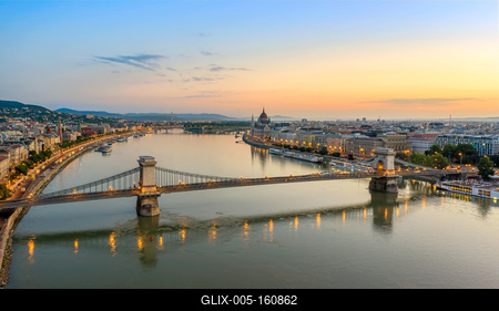 Chain bridge in Budapest, Hungary-stock-foto