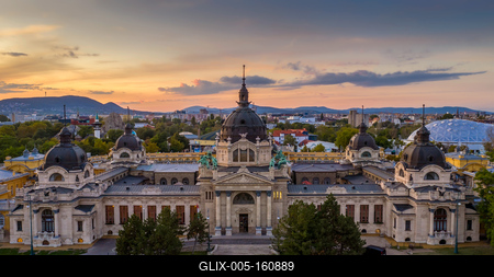Aerial photo of Szechenyi thermal bath, Budapest, Hungary-stock-foto