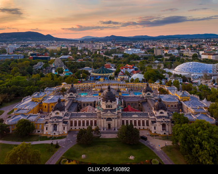 Aerial photo of Szechenyi thermal bath, Budapest, Hungary-stock-foto