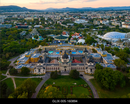 Aerial photo of Szechenyi thermal bath, Budapest, Hungary-stock-foto