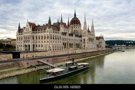 Parliament building at the bank of Danube river, Budapest, Hungary-stock-foto