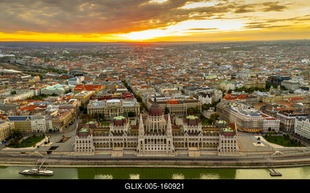 Parliament building at the bank of Danube river, Budapest, Hungary-stock-foto