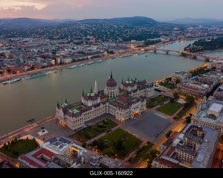 Parliament building at the bank of Danube river, Budapest, Hungary-stock-foto
