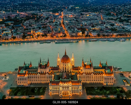 Parliament building at the bank of Danube river, Budapest, Hungary-stock-foto