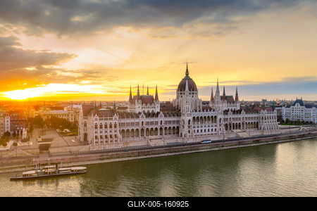 Parliament building at the bank of Danube river, Budapest, Hungary-stock-foto