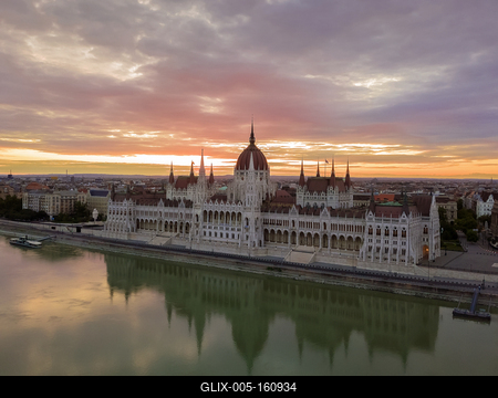 Parliament building at the bank of Danube river, Budapest, Hungary-stock-foto