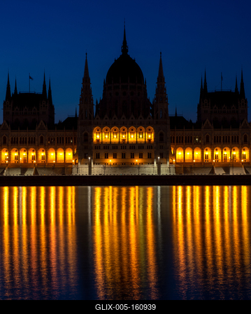 Parliament building at the bank of Danube river, Budapest, Hungary-stock-foto