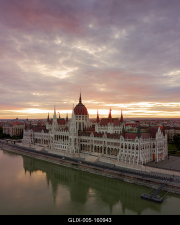 Parliament building at the bank of Danube river, Budapest, Hungary-stock-foto