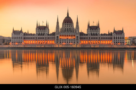 Parliament building at the bank of Danube river, Budapest, Hungary-stock-foto