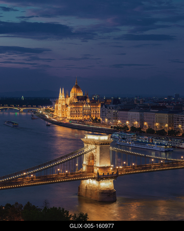 Autumn cityscape with Parliament, Hungary-stock-foto