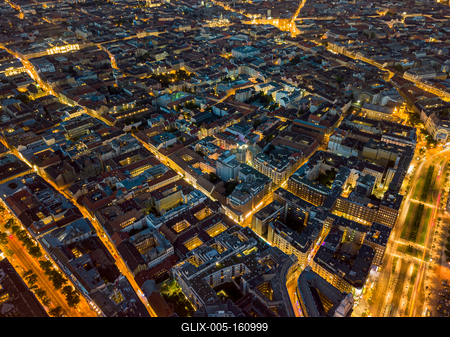 Budapest night streetscape-stock-foto