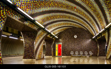 Gellert square metro station.-stock-foto