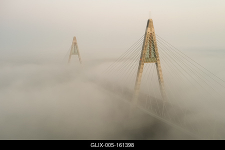 Foggy sunrise at Megyeri bridge. The Megyeri bridge is located on the northern border of budapest. A part of M0 ring road.Drive carefuly when the weather is misty.-stock-foto