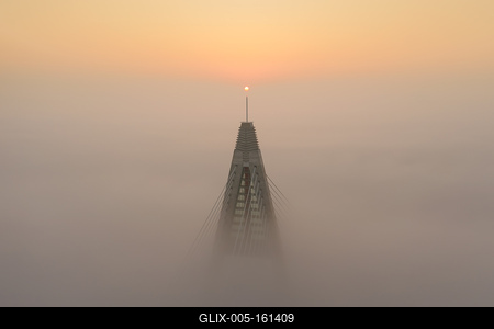 Foggy sunrise at Megyeri bridge. The Megyeri bridge is located on the northern border of budapest. A part of M0 ring road.Drive carefuly when the weather is misty.-stock-foto